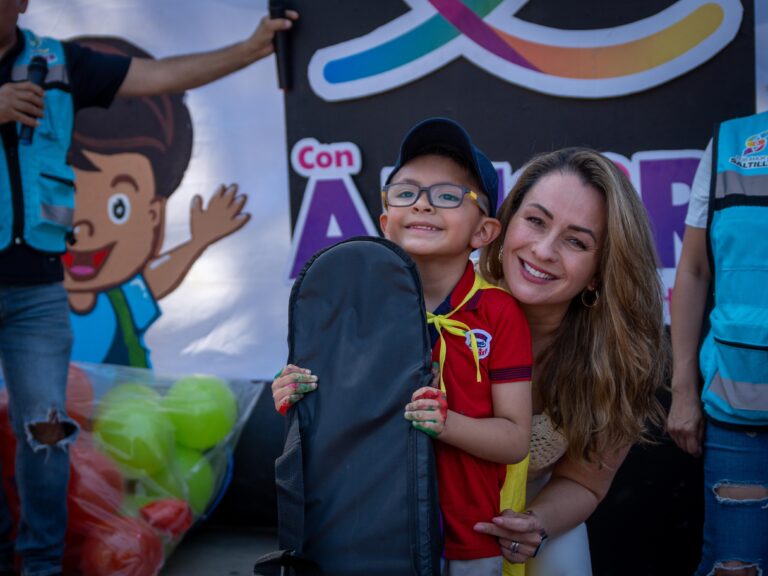 Lleva Luly López Naranjo diversión, servicios y juguetes a niñas y niños en la Ruta Recreativa