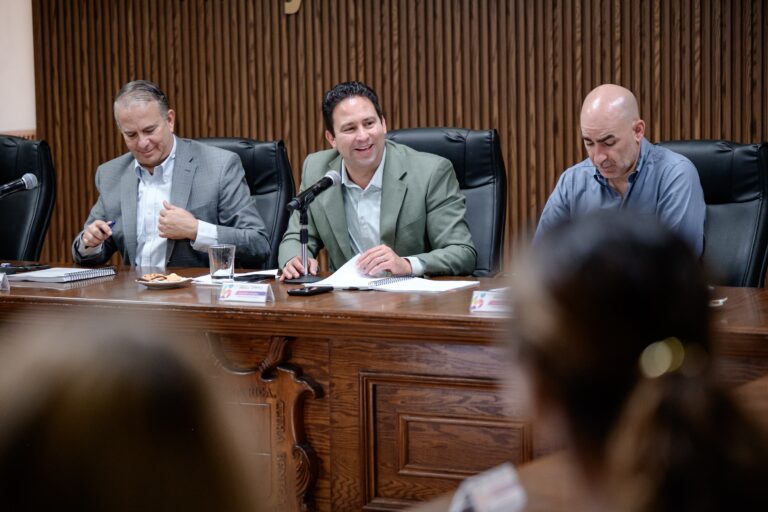 Presenta Javier Díaz Plan Municipal de Desarrollo ante Cabildo