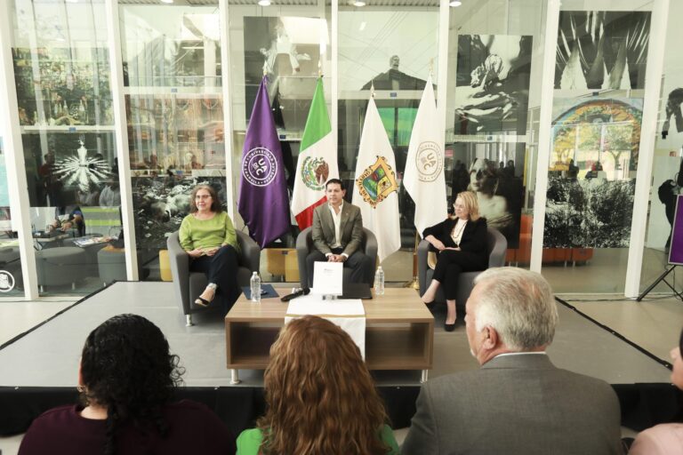 Presenta UAdeC el libro “Mujeres Universitarias Escriben sobre Universitarias. Compromiso y Liderazgo”