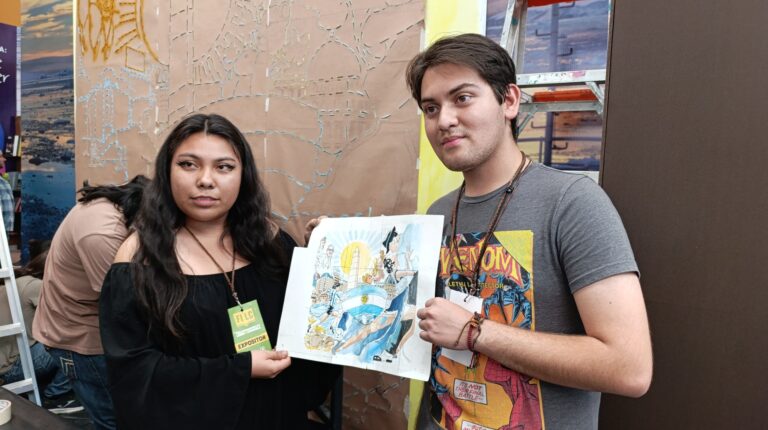 Retratan al papa Francisco en mural de la FILC 