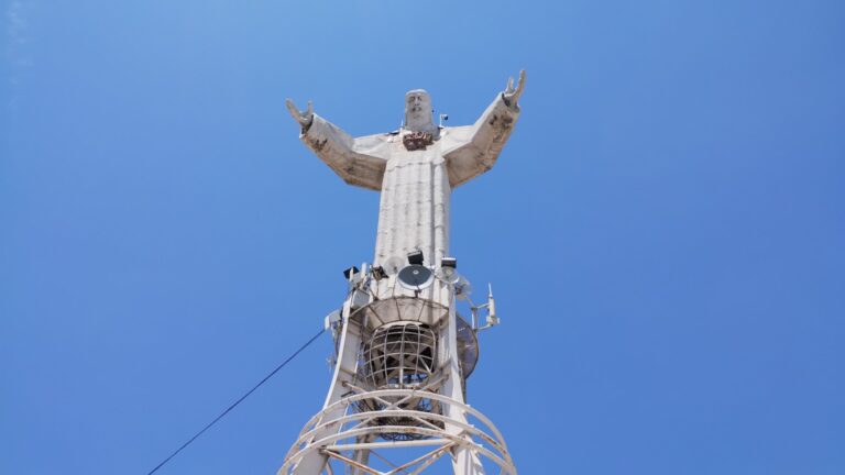 Sobrevive el Cristo de las Galeras de Saltillo entre grafitti y basura