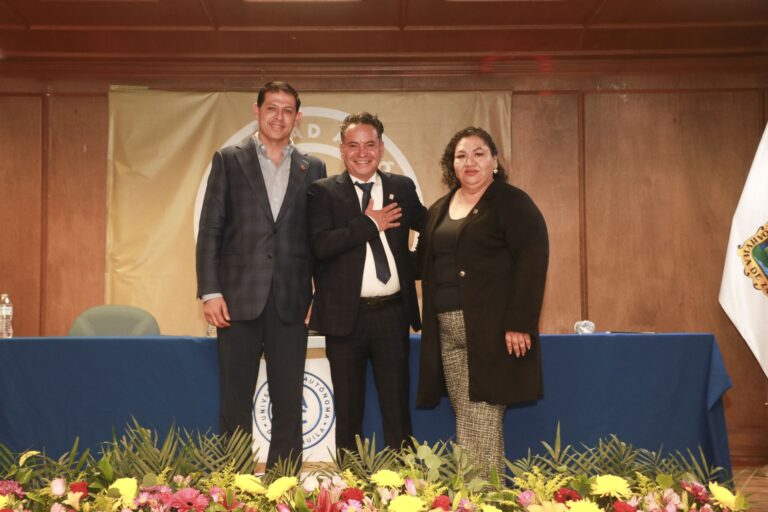 Toma protesta el Dr. Julio Cu Farfán López para un segundo periodo como Director de la Facultad de Ciencia, Educación y Humanidades de la UAdeC