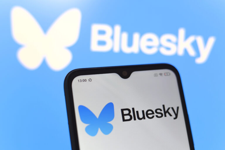 Bluesky estrena verificación; así contrasta con X y Meta