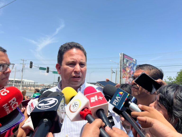 Continuarán en Saltillo adecuaciones viales para agilizar traslados: Javier Díaz