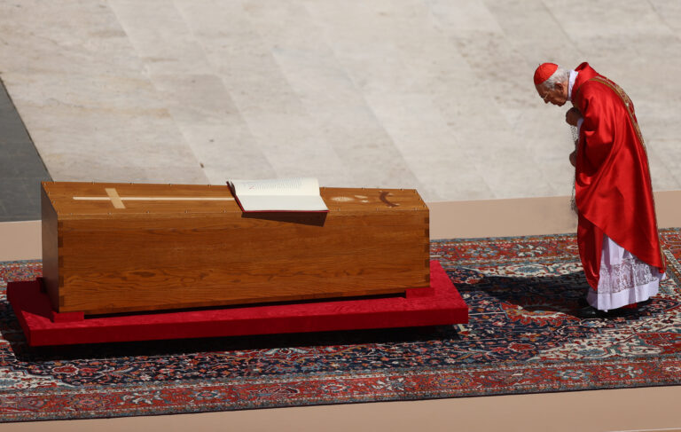 ¿Cuál es la realidad de las profecías en torno a la muerte del papa Francisco?