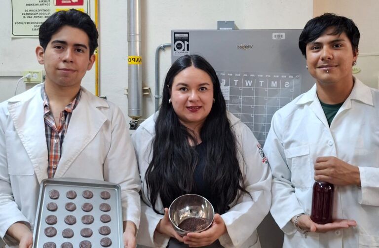 Desarrollan investigadores de la UAdeC alimentos saludables con residuos del vino   