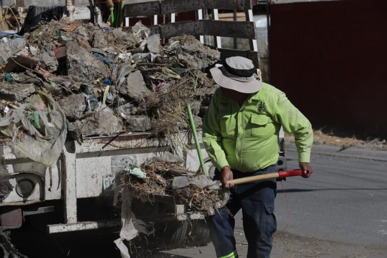 Elimina Gobierno de Saltillo basura de calles, plazas públicas y avenidas principales del sur