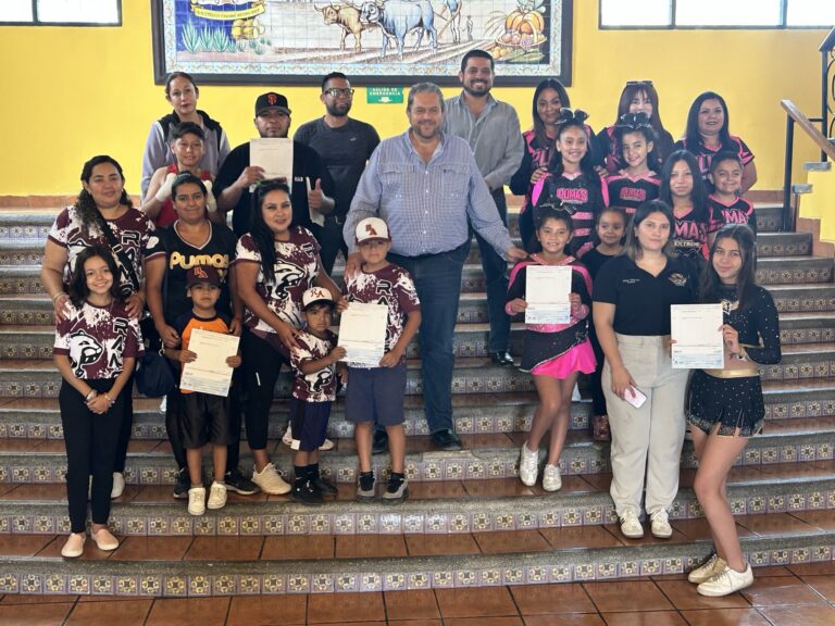 Impulsan al deporte en Ramos Arizpe con entrega de apoyo económicos a atletas