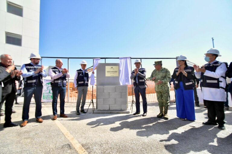 Manolo Jiménez y Román Cepeda colocan la primera piedra del Centro Oncológico y remodelación total del Hospital Ángeles Torreón