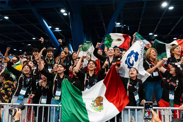 Mexicanos rompen barreras en competencia internacional de robótica: estudiantes de PrepaTec triunfan en FIRST Robotics Competition