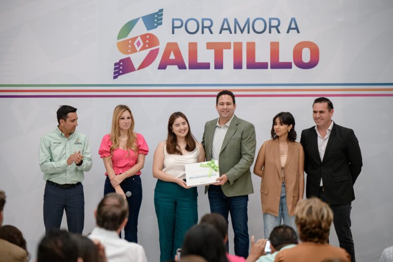Premia Javier Díaz proyectos para recuperar callejones de Saltillo