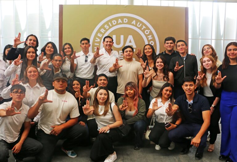 Rector de la UA de C toma protesta a los comités de “Lobos en Acción”