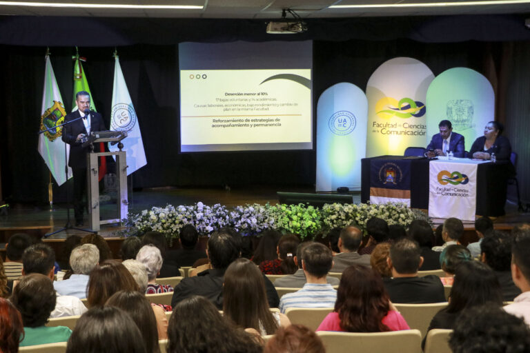 Refrenda rector de la UA de C apoyos para laboratorio de televisión y equipamiento para la FCC