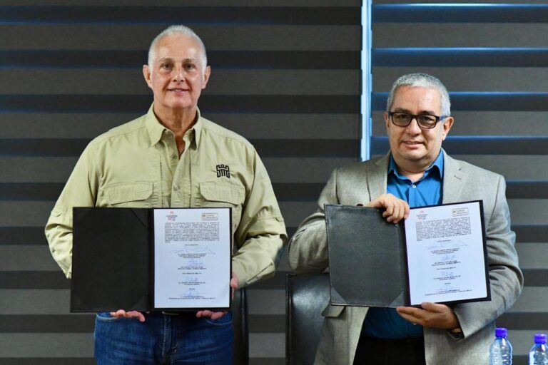 Román Cepeda realiza firma convenio con Fundación Jimulco A.C.