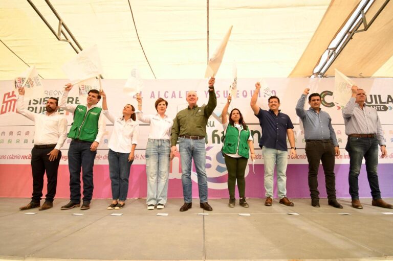 Román Cepeda lleva la brigada municipal a la colonia Braulio Fernández Aguirre y anuncia construcción de techumbre