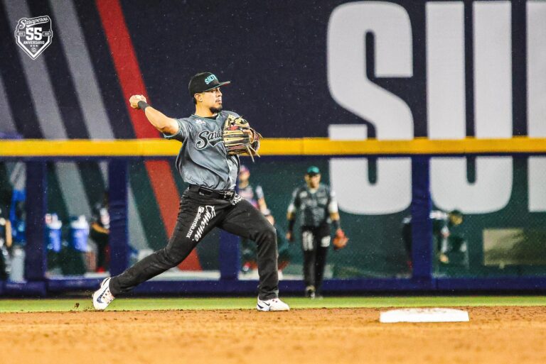 Sultanes derrota 3-1 a Saraperos