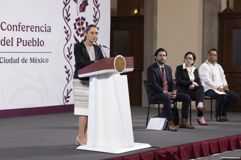 Tras críticas, frena Claudia Sheinbaum fast track en Telecom
