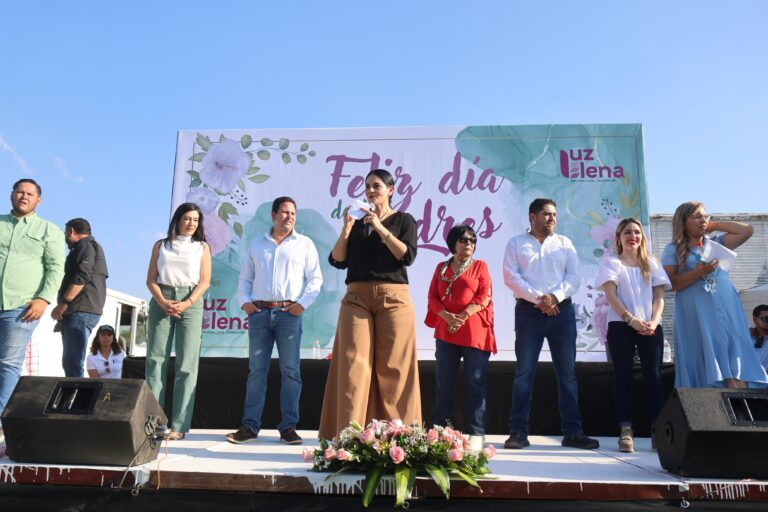 Festeja Luz Elena Morales a las mamás de su distrito