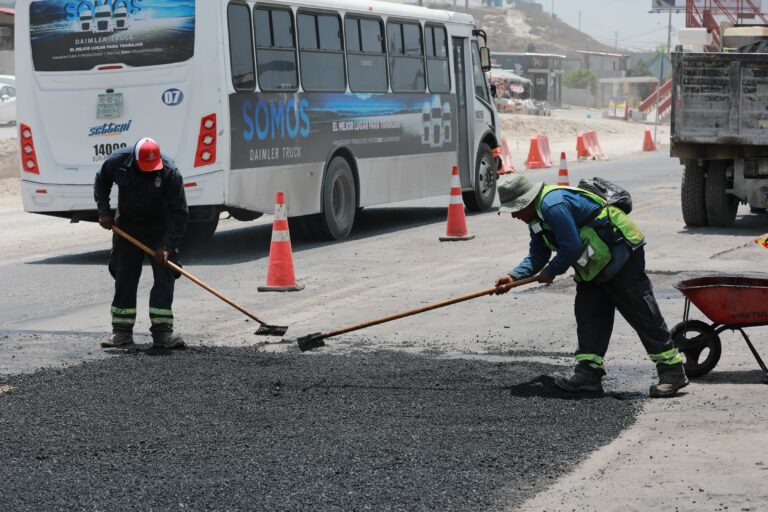 Bachea gobierno de Javier Díaz carretera a Zacatecas, a la altura de La Angostura