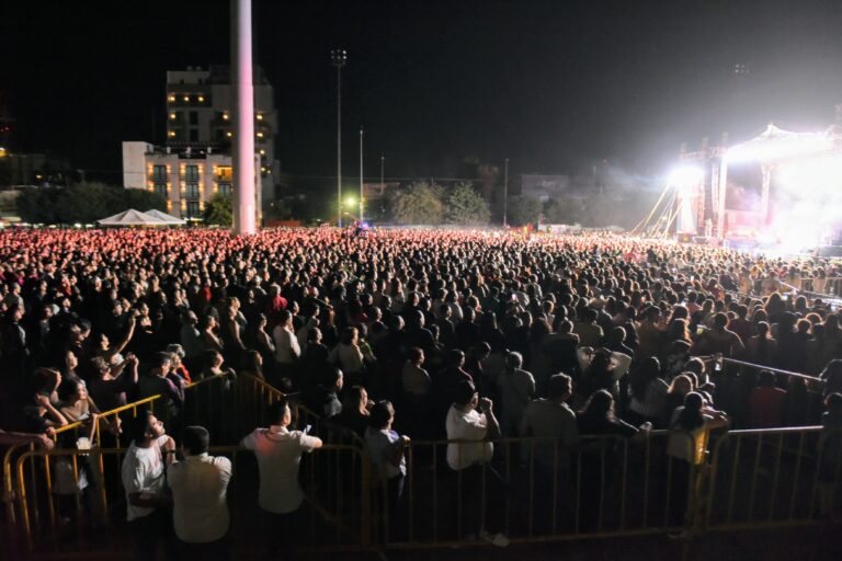 Con gran ambiente en Plaza Mayor, más de 80 mil personas celebran el Día de las Madres