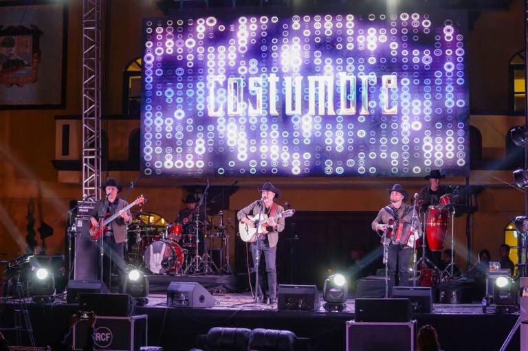 Felicita Manolo a las mamás coahuilenses