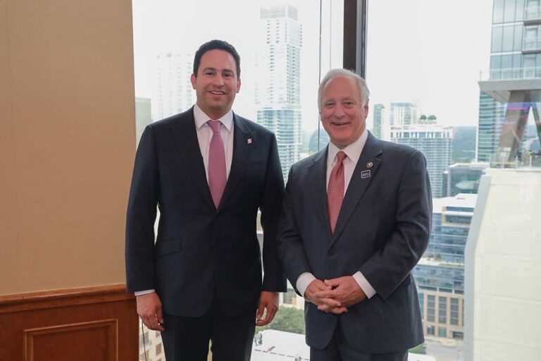 Fortalece Javier Díaz relaciones entre Saltillo y Austin