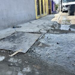Fuga de aguas negras preocupa a vecinos de la colonia El Mirador; autoridades intervendrán para su reparación