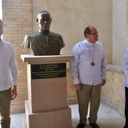 Honran legado episcopal de obispos con develación de bustos en el Colegio San José de Saltillo