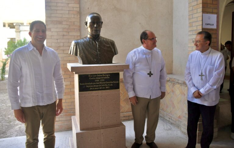 Honran legado episcopal de obispos con develación de bustos en el Colegio San José de Saltillo