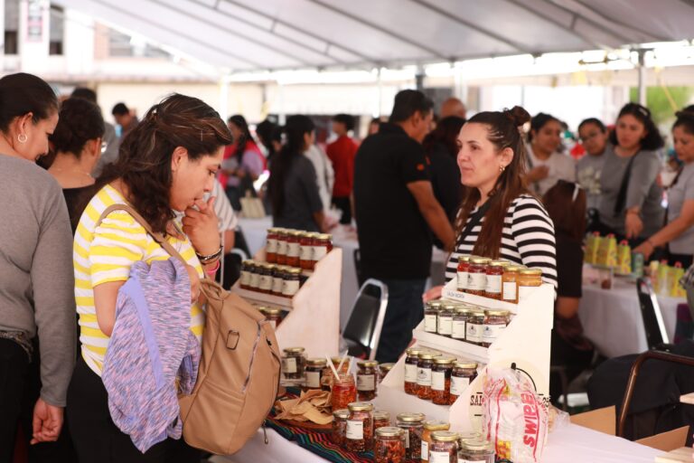 Invita Municipio a apoyar a mujeres emprendedoras en Distrito Centro