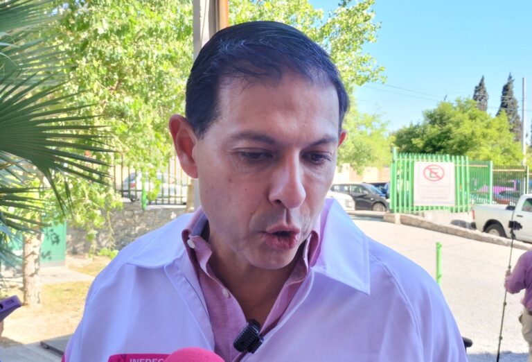 Ofrece rector apoyo con guarderías a madres estudiantes de la UA de C