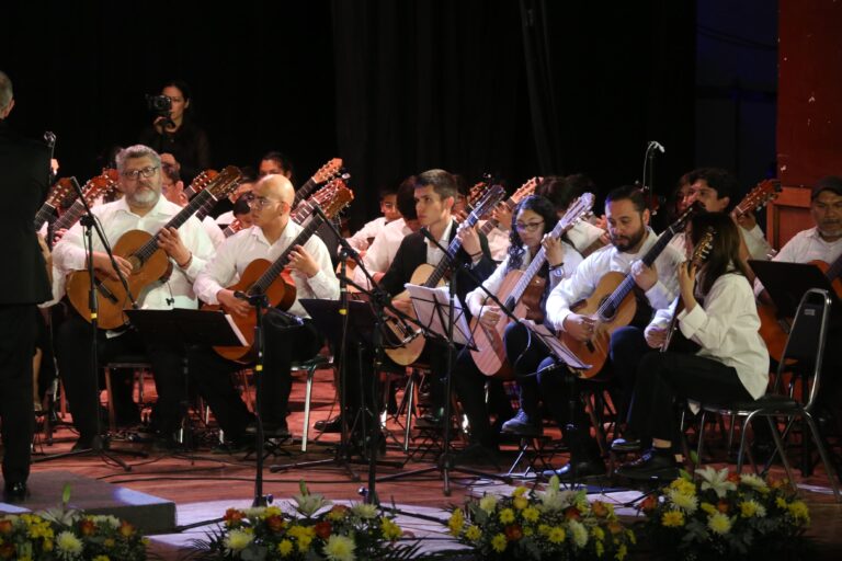 Presentan con éxito “Sonoro Paraíso”; participan más de 70 músicos en escena