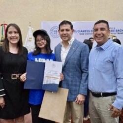 Reconocen destacado desempeño escolar de alumna del IMARC con pase directo a la facultad de Sistemas