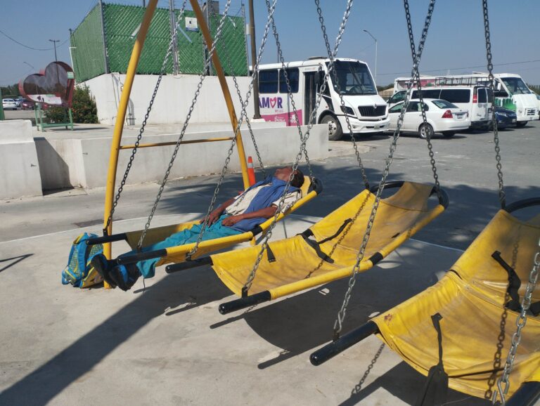 Son mal utilizados y dañados los juegos para discapacitados en Saltillo