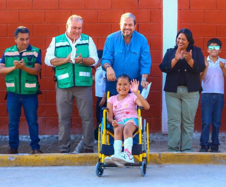 Vecinos en Ramos destacan rehabilitación de banquetas en la Fidel Velázquez