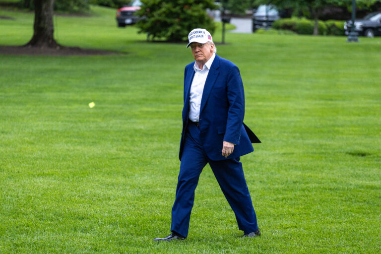 Afirma Trump que Putin ‘se ha vuelto completamente loco’