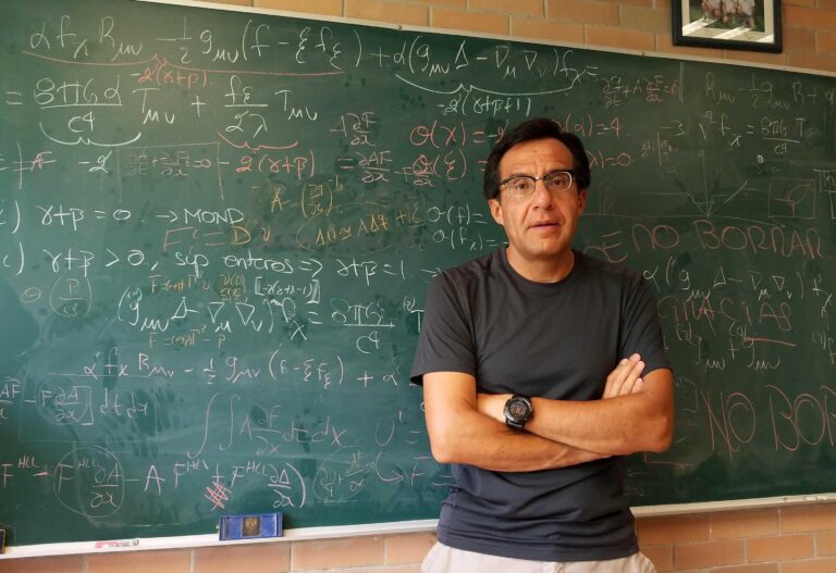 Astrónomos de la UNAM proponen agujero negro secundario en Sagitario A*