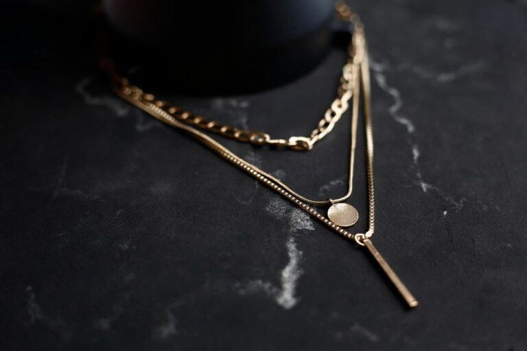 Cadena de oro: elegancia atemporal con significado personal