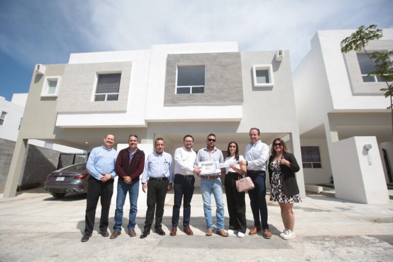 Entrega Gobierno del Estado premios a los contribuyentes cumplidos en su pago de placas