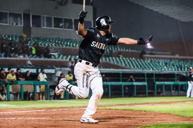 Con gran remontada Saraperos vence 9-8 a Dorados