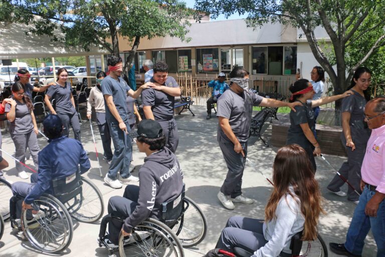 Concluye con éxito el curso-taller “Veamos la Discapacidad”, implementado por el DIF estatal en las escuelas y facultades de la UA de C Unidad Sureste