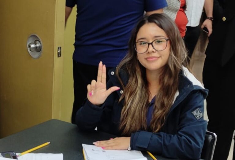 Cumplirá Ana Sofía Campos Pecina su sueño de ser odontóloga gracias a que obtuvo su pase directo a la licenciatura en la UA de C