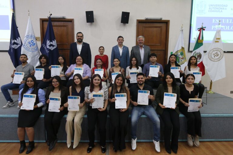 En Unidad Norte reconoce UA de C a egresados por su desempeño en el Examen General de Egreso EGEL