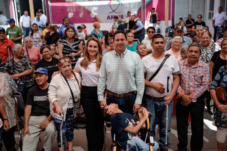 Entregan Javier y Luly aparatos ortopédicos a quien más lo necesita