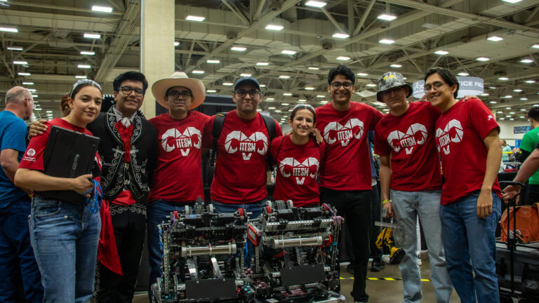 Estudiantes de la Escuela de Ingeniería del Tec Saltillo avanzan a octavos de final en campeonato mundial de robótica
