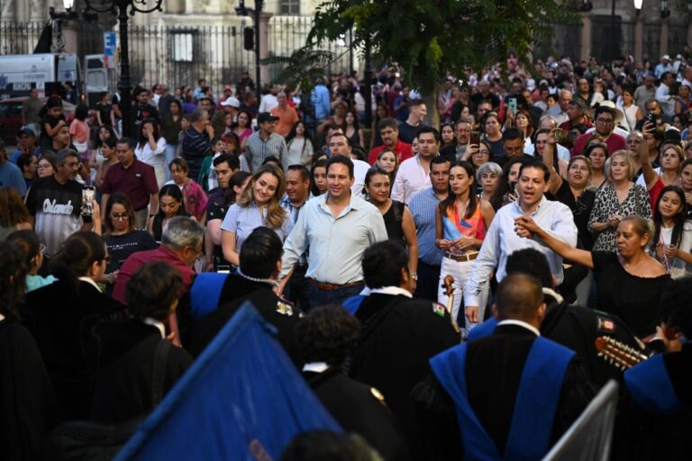 Encabeza Javier Díaz Primer Callejoneada en el Distrito Centro