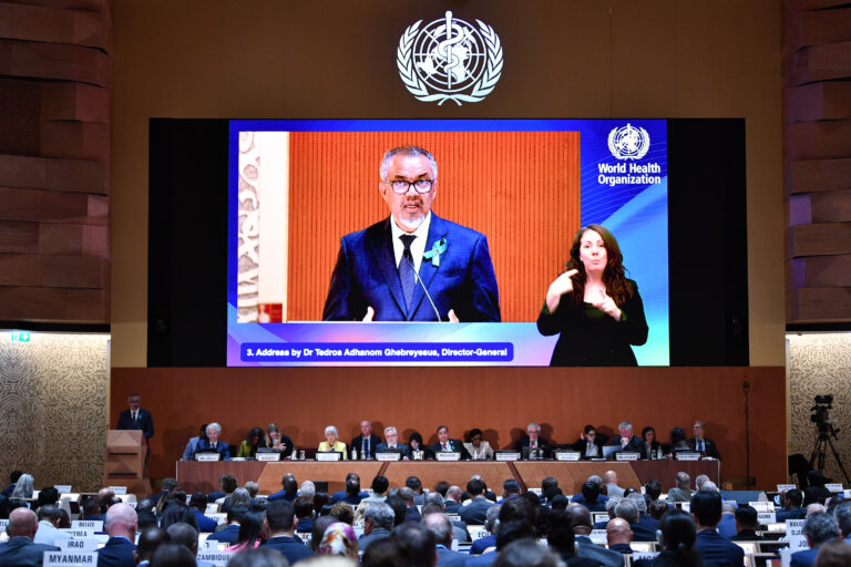 La OMS anunció que reducirá a la mitad sus departamentos y equipo ante el recorte de presupuesto de Estados Unidos