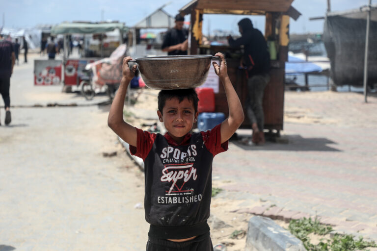 Llegan a Gaza los primeros suministros humanitarios en meses