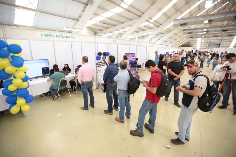 Más de mil 100 ofertas de trabajo en la Feria de Empleo