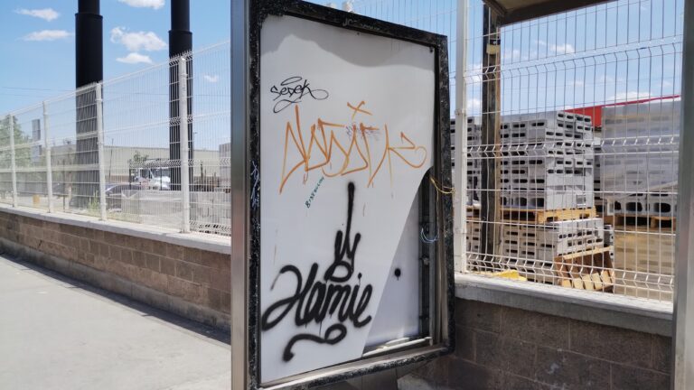 Piden saltillenses castigo ejemplar a quienes destruyan anuncios de parabuses